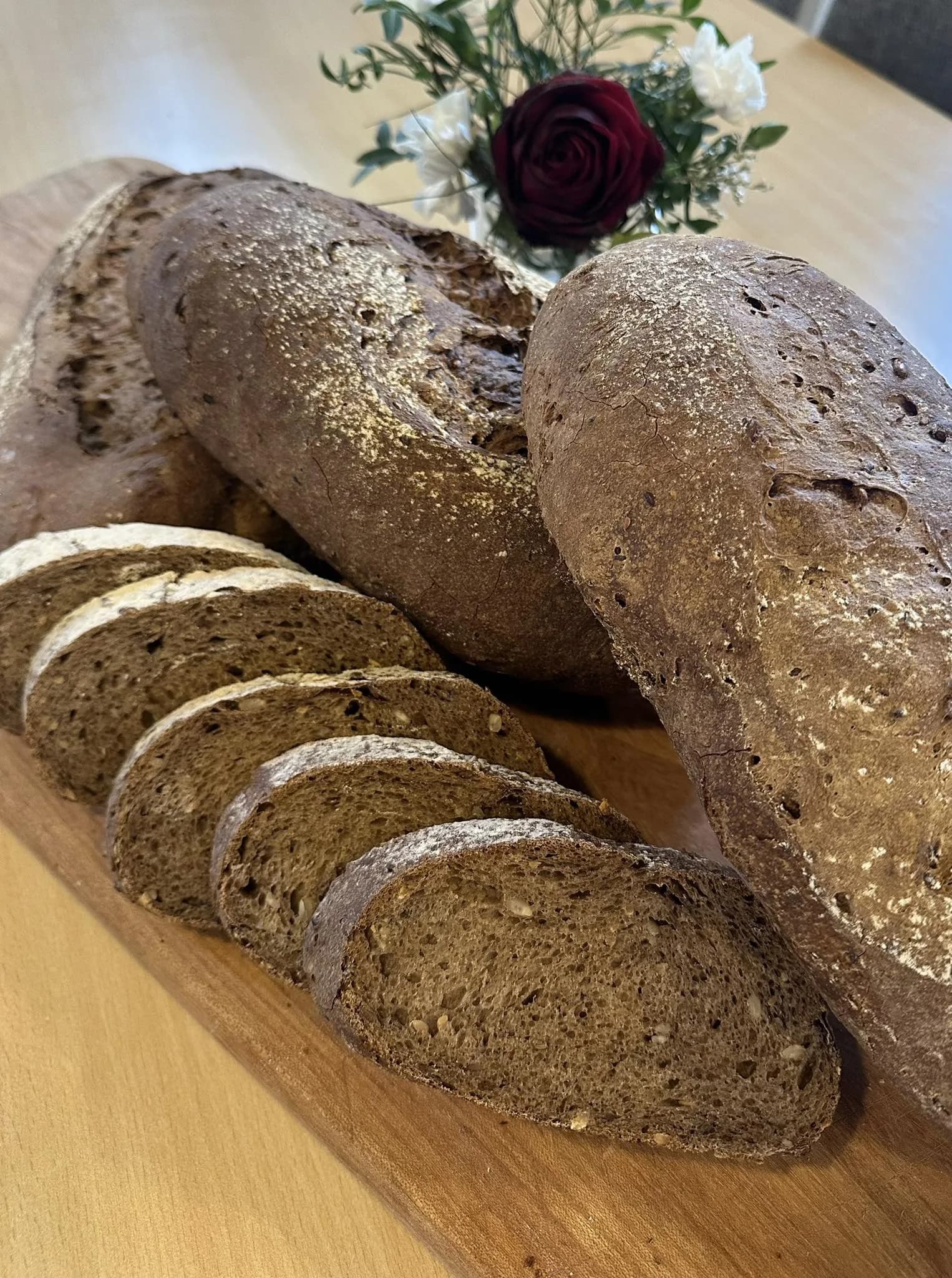 Skåret hjemmebagt brød